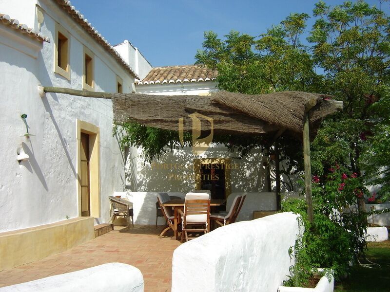 дом типичная V3+1 Quelfes Olhão - автоматический полив, веранда, вид на море, сад, подсобное помещение, камин
