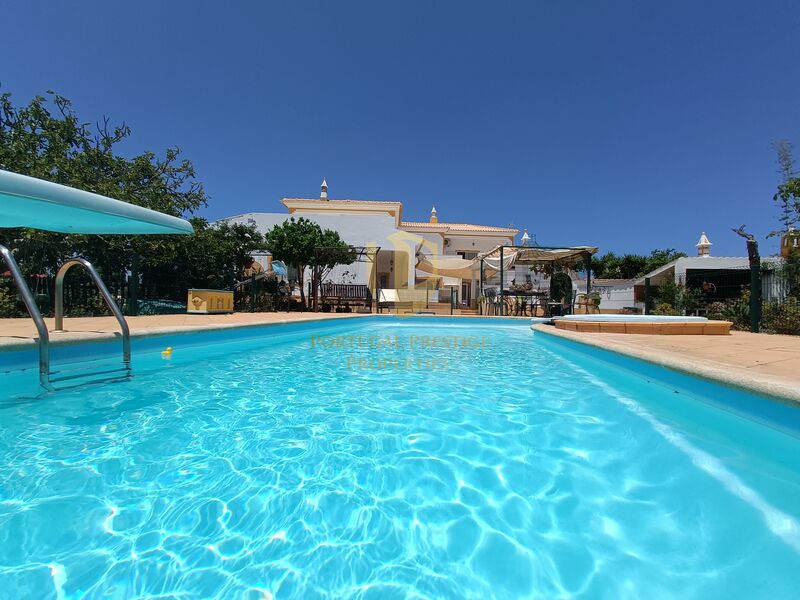 House 4 bedrooms spacious Lagoa Lagoa (Algarve) - garage, swimming pool, solar panels, fireplace, double glazing, barbecue, garden, air conditioning, balcony