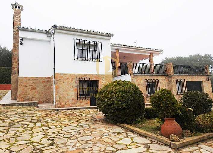 House 4 bedrooms Sierra de Fuentes - swimming pool, garden, garage, air conditioning, automatic irrigation system, fireplace, terrace