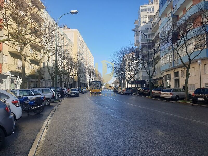 апартаменты T3 с ремонтом в центре Benfica Lisboa - сады, двойные стекла, великолепное месторасположение, экипированная кухня, веранда, система кондиционирования