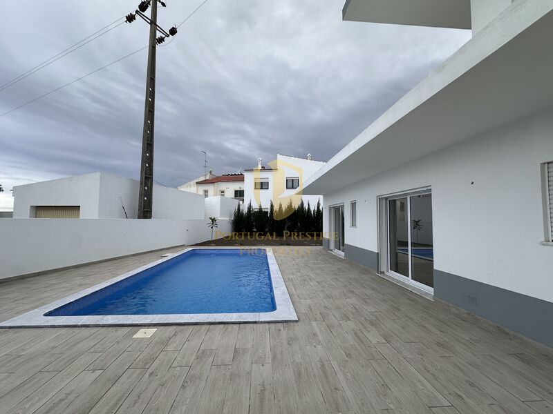 Moradia nova perto da praia V4 Altura Castro Marim - terraços, piscina, jardim, painéis solares, ar condicionado, vidros duplos, garagem, piso radiante, vista mar