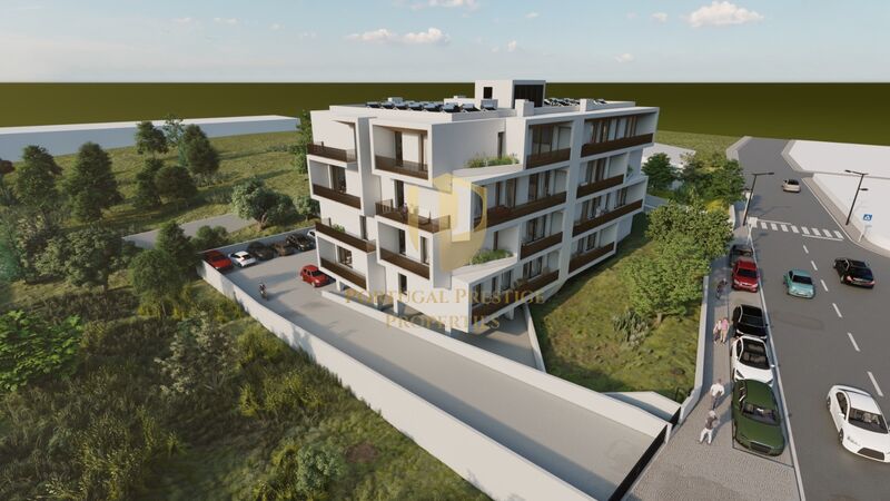 Apartamento novo em construção T3 Montenegro Faro - painéis solares, varanda, ar condicionado, piscina, aquecimento central, condomínio privado, terraço, jardim, garagem, isolamento térmico, cozinha equipada, vidros duplos