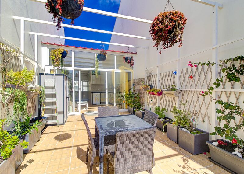 House Modern 2 bedrooms Monte Gordo Vila Real de Santo António - excellent location, balcony, terrace, equipped kitchen