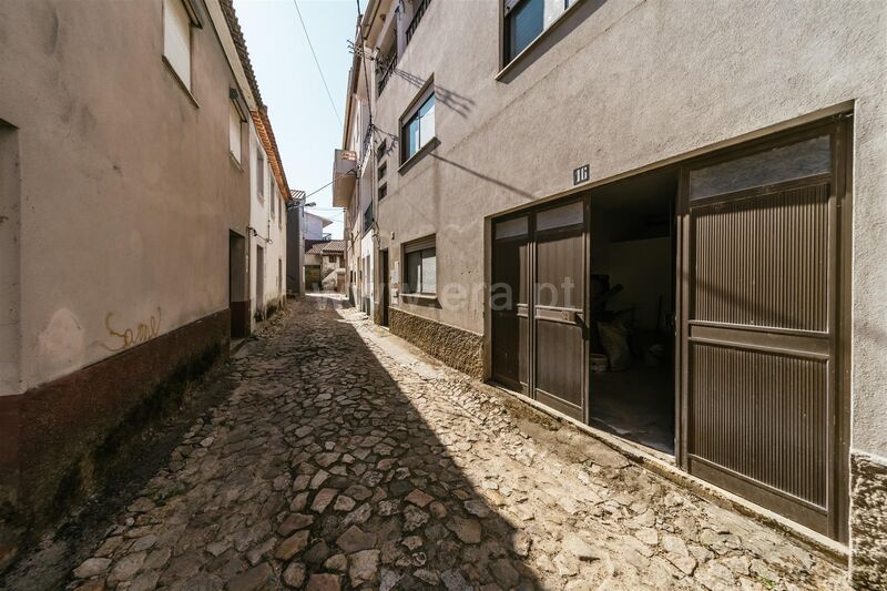 House V3 townhouse Ferro Covilhã - garage, gardens, garden, balcony