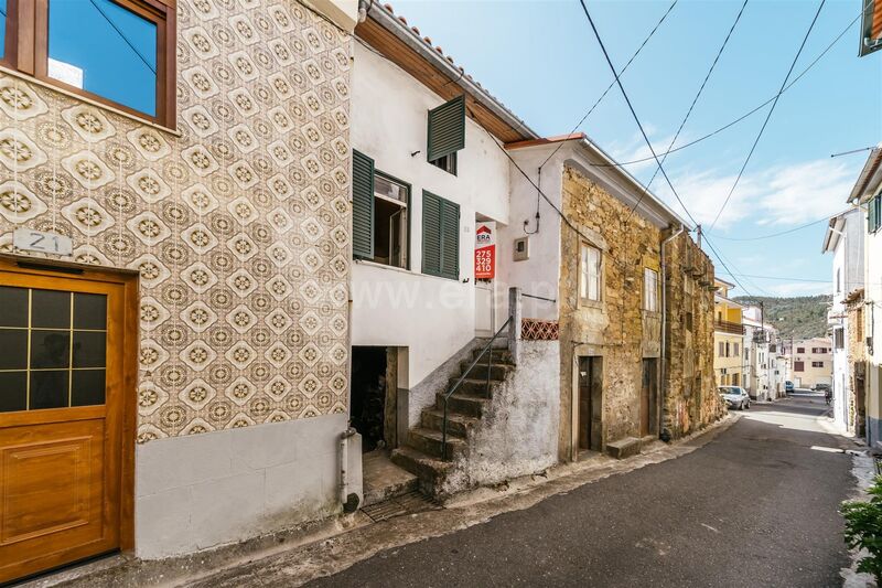 House Typical V3 Ourondo Covilhã - balcony, fireplace