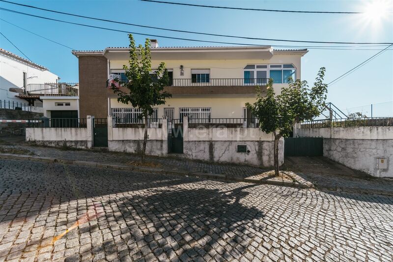 House 3 bedrooms Single storey well located Tortosendo Covilhã - balcony, fireplace, attic, gardens