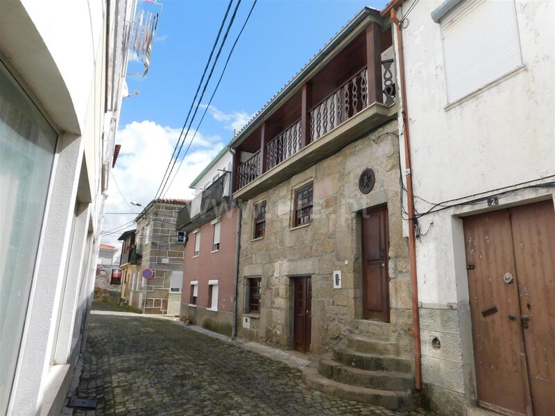 House excellent condition V2 Teixoso Covilhã - store room, balcony, gardens