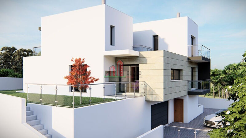 House Isolated well located 5 bedrooms Coimbra - swimming pool, garage, automatic gate, terrace, balcony, central heating, balconies, garden