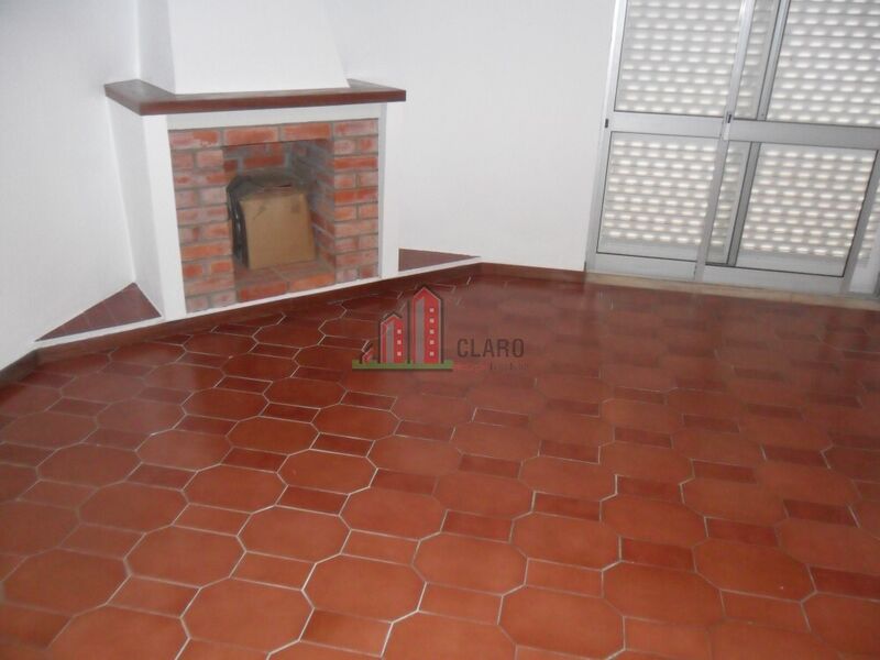 House 5 bedrooms Isolated in good condition Tovim Santo António dos Olivais Coimbra - fireplace, balcony