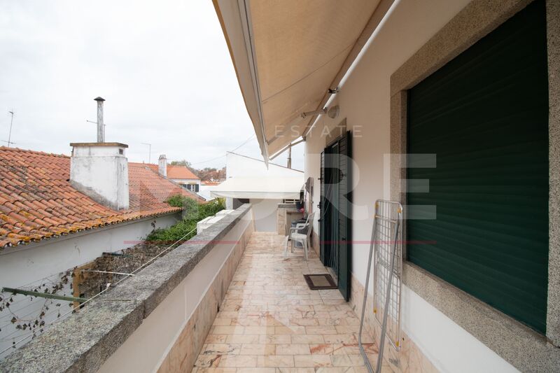 House in good condition V3+2 Bairro Senhora da Saúde Évora - garage, fireplace, backyard, balcony, attic