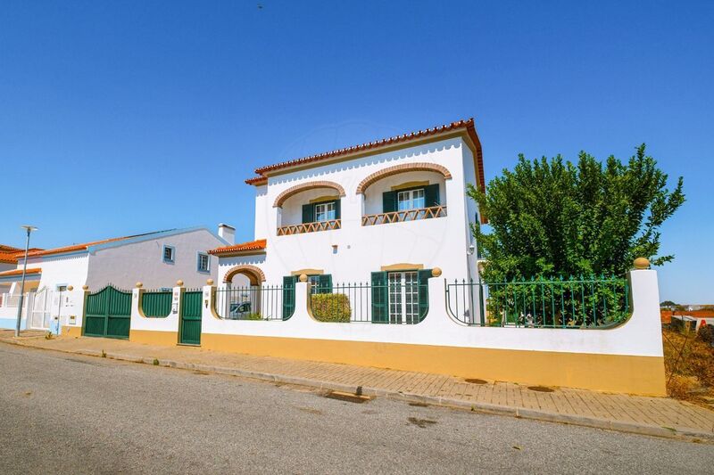 House in the countryside 5 bedrooms Alcáçovas Viana do Alentejo - gardens, swimming pool, backyard, fireplace, garage, plenty of natural light