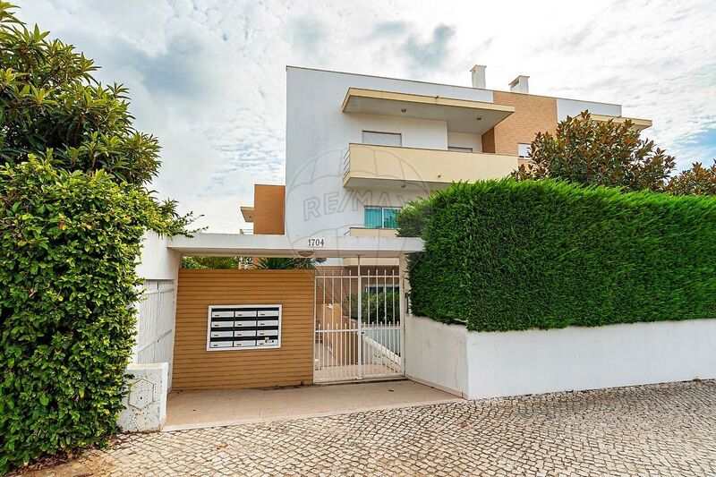 Apartment T3 Alcabideche Cascais - 2nd floor, condominium, fireplace, balcony, central heating, store room, garage