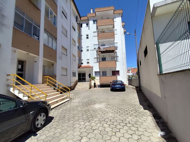 Apartamento em bom estado T1 Fátima Ourém - varanda, arrecadação