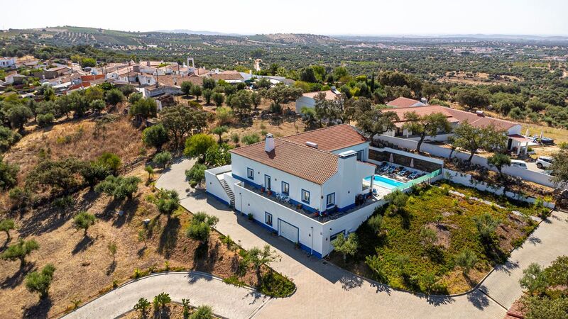 Quinta/Herdade V3 Corval Reguengos de Monsaraz - luz, água, equipada, painéis solares, lareira, ar condicionado, garagem, poço, varanda, piscina, electricidade