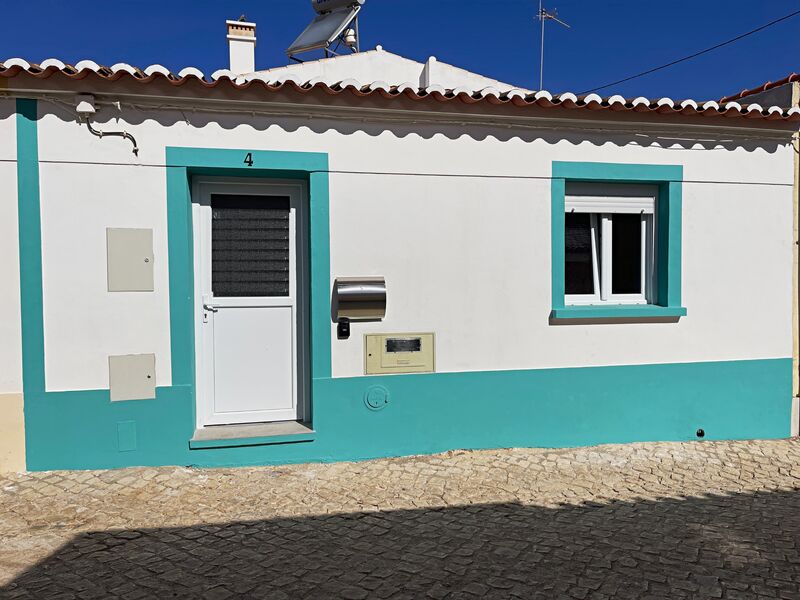 House 1+1 bedrooms Barão São João Bensafrim Lagos - air conditioning, double glazing, terrace, equipped kitchen