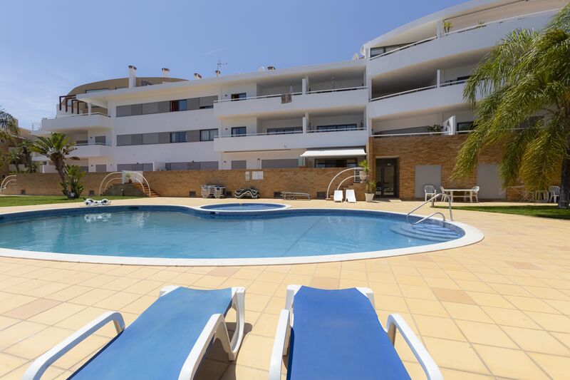 Apartment T2 D. Ana São Gonçalo de Lagos - equipped, air conditioning, 1st floor, garage, balcony, lots of natural light, store room, gated community, swimming pool, barbecue, garden