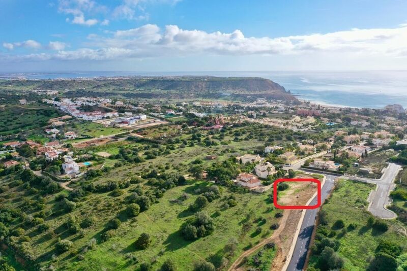 Land with 716.10sqm Rua Monte Lemos Luz Lagos