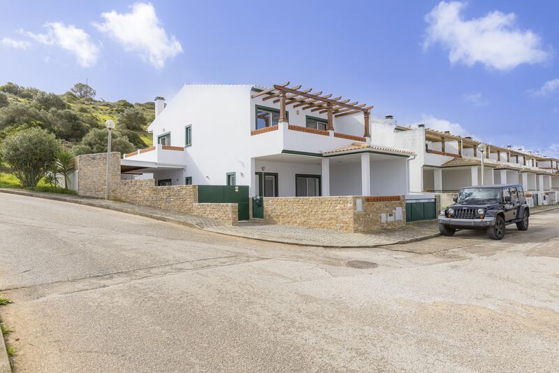 House new 3 bedrooms Burgau Luz Lagos - terraces, garage, solar panels, balcony, barbecue, alarm, garden, attic, fireplace, terrace, balconies, underfloor heating, equipped, plenty of natural light