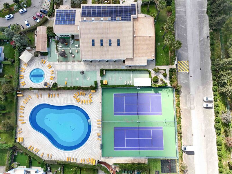 Moradia V3 de luxo Oásis Park Portimão - vidros duplos, painéis solares, isolamento acústico, piscina, rega automática, jardins, ar condicionado