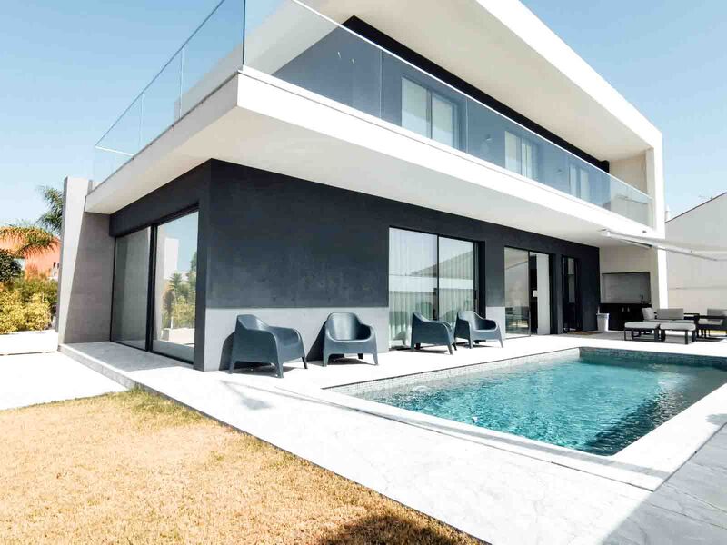 House neues V4 Barranco do Rodrigo Portimão - garden, barbecue, garage, heat insulation, equipped, air conditioning, swimming pool, solar panels