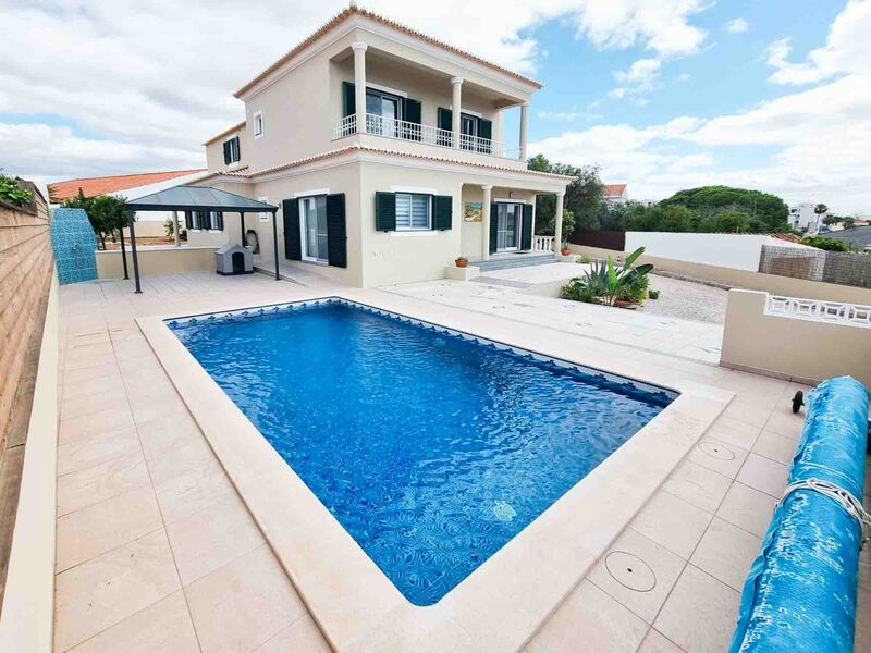 House 4 bedrooms in urbanization Lagoa Lagoa (Algarve) - terrace, equipped kitchen, swimming pool, terraces