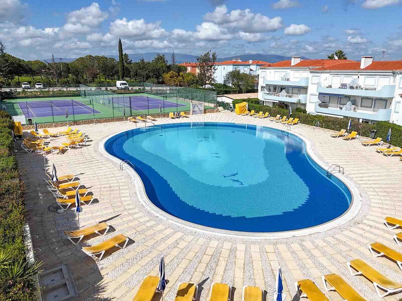 House 3 bedrooms Refurbished excellent condition Oásis Park Portimão - tennis court, air conditioning, swimming pool, fireplace, garden, barbecue, gardens