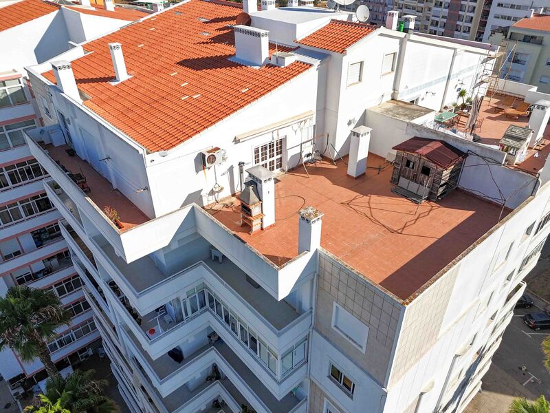 Apartment T4 in the center Bombeiros Portimão - barbecue, kitchen, attic, fireplace, lots of natural light, terrace, garage