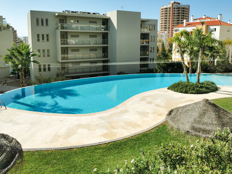 Apartamento T2 Portimão - piscina, arrecadação, ar condicionado, lugar de garagem, condomínio privado, mobilado