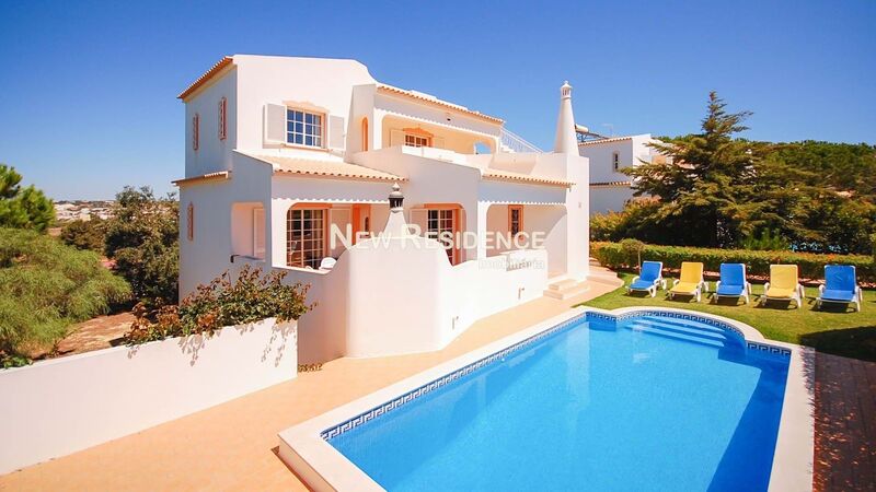 House Typical V3+2 Albufeira - swimming pool, excellent location, equipped kitchen, terrace, air conditioning, garden, fireplace, automatic irrigation system, quiet area, garage, solar panels