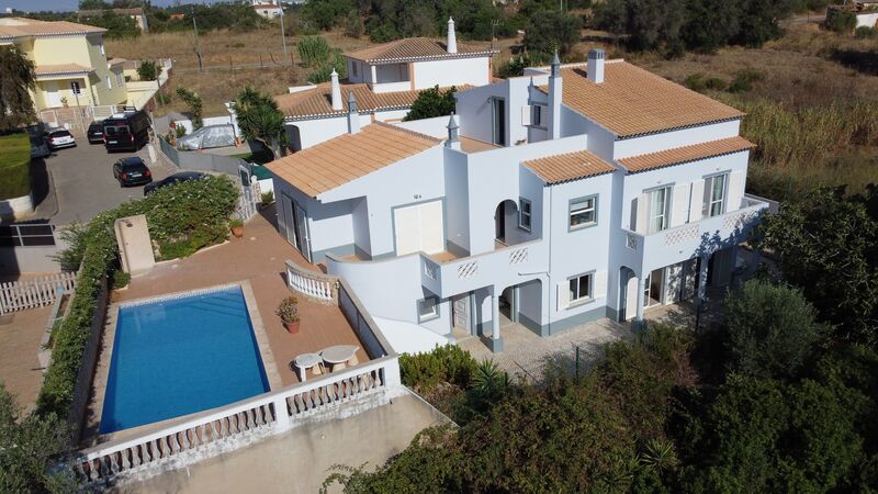 House V4 Isolated Vale de França Portimão - fireplace, attic, terrace, plenty of natural light, swimming pool, barbecue, garden