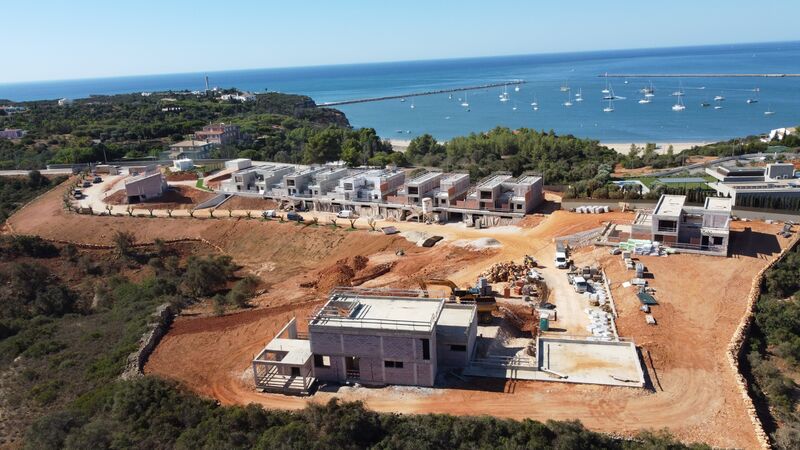 Moradia V2 de luxo Ferragudo Lagoa (Algarve) - condomínio privado, piscina, terraços, condomínio fechado, jardim, vista mar, garagem, varandas