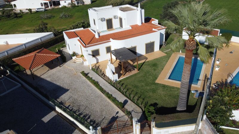 House V5 Isolated Vale Rabelho Guia Albufeira - garden, air conditioning, barbecue, swimming pool, parking lot, terrace