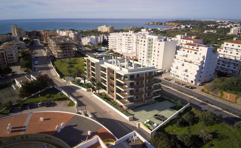 апартаменты T3 новые с видом на море Praia Três Castelos Portimão - веранда, вид на море, закрытый кондоминиум, сад, гараж, терраса, бассейн