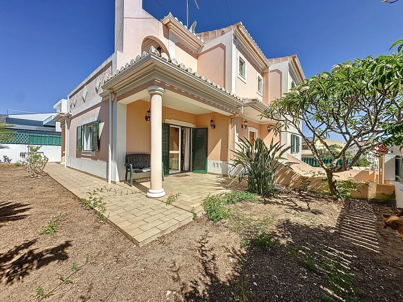 House 3 bedrooms Isolated excellent condition Vila Paraiso Portimão - garden, swimming pool, very quiet area, balcony, garage, barbecue, terrace