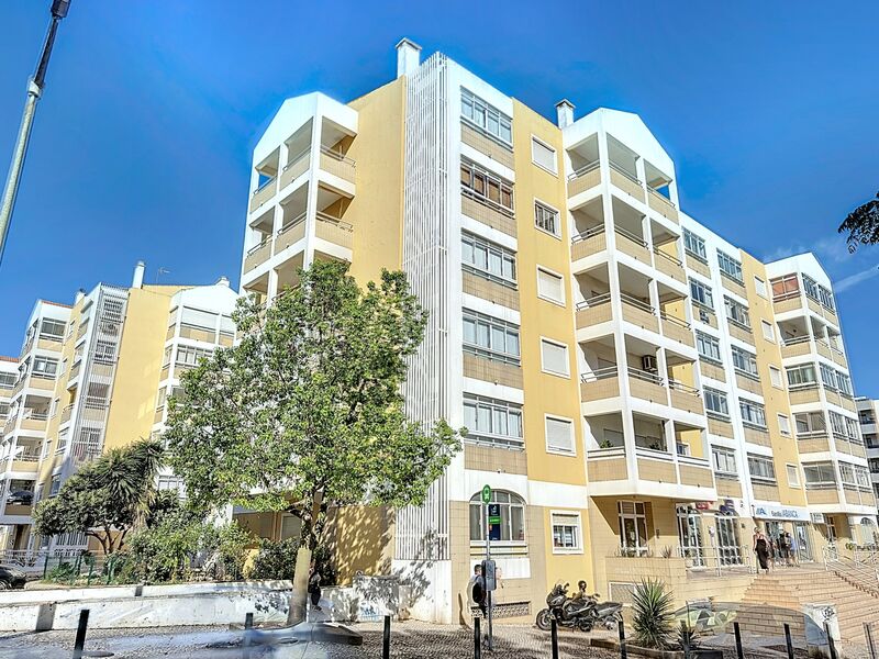 Apartment T4 well located Alto do Quintão Portimão - balconies, marquee, fireplace, store room, balcony