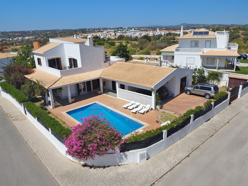 House 3 bedrooms near the beach Pêra Silves - garage, equipped kitchen, terrace, garden, barbecue, swimming pool