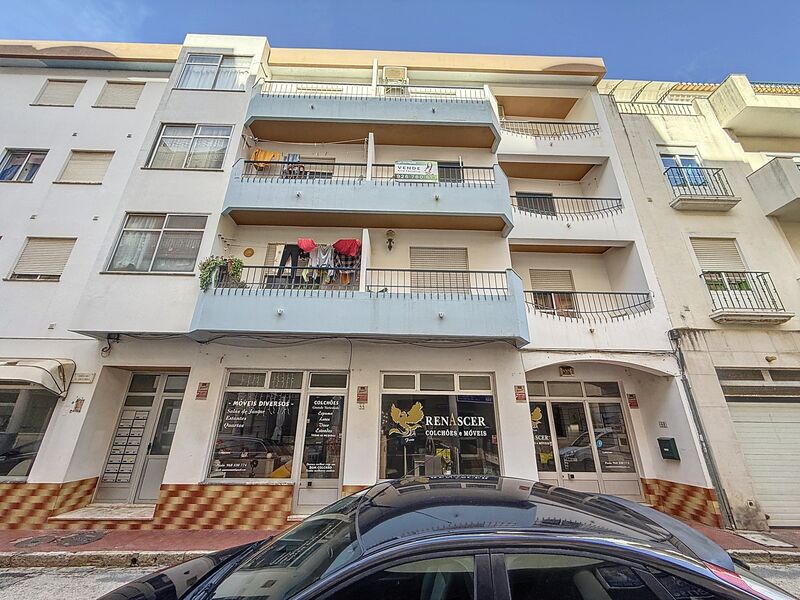 Apartamento T3 Centro Silves - excelente localização, varanda, cozinha equipada, marquise