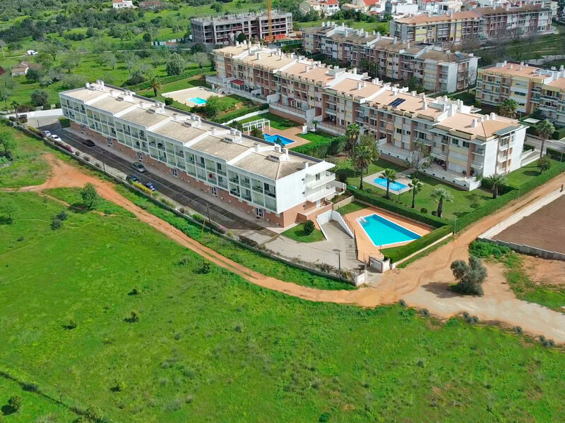 Apartamento Moderno bem localizado T3 Má Partilha Alvor Portimão - piscina, equipado, garagem, condomínio fechado, bbq, terraço, ar condicionado, jardim, arrecadação