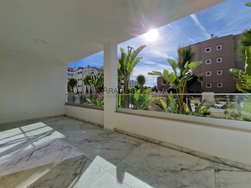 Apartamento T2 novo Lagos Santa Maria - varandas, piso radiante, ar condicionado, lugar de garagem, piscina