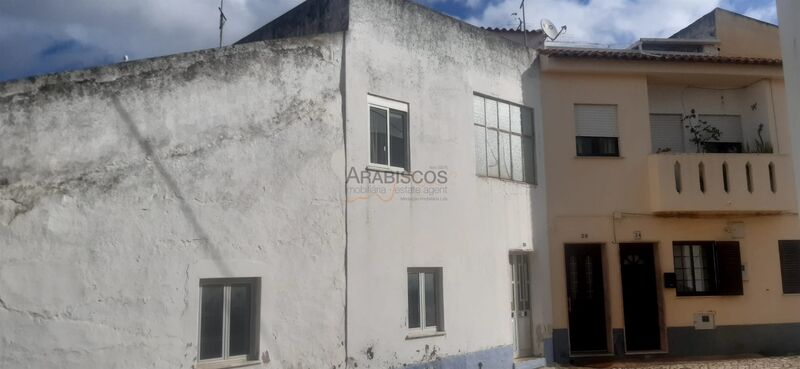 House Single storey to recover 2 bedrooms Montes de Alvor - Centro Portimão - very quiet area