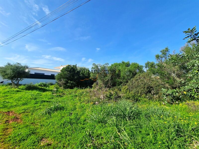 Lote de terreno com projecto aprovado Mexilhoeira Grande - Monte Canelas Portimão - água, garagem