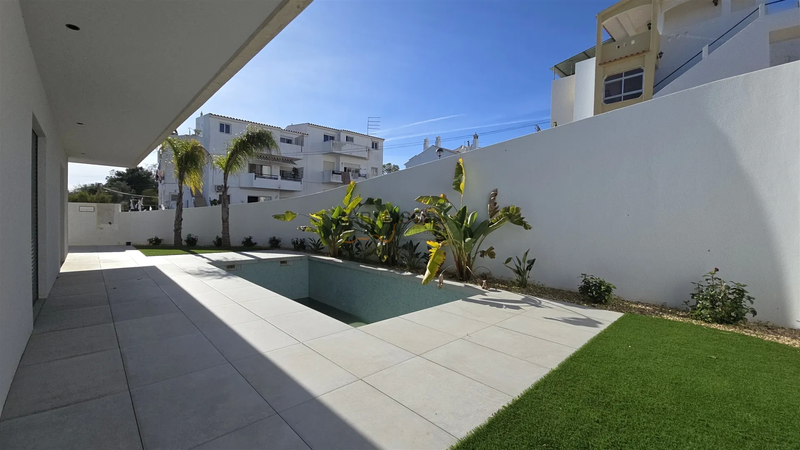 House V4 Modern Alvor Portimão - garden, garage, equipped kitchen, swimming pool