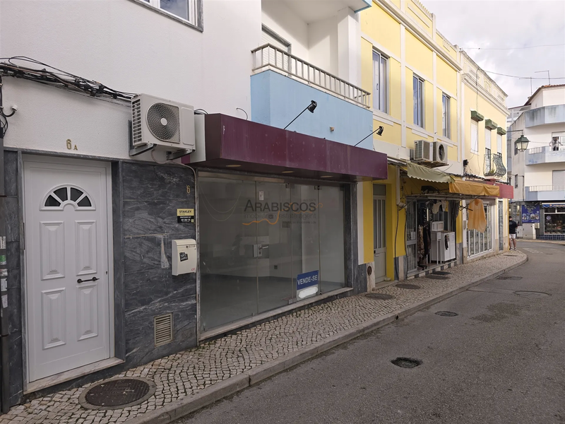 магазин в центре Alvor - Centro Portimão - просторная, wc, витрина