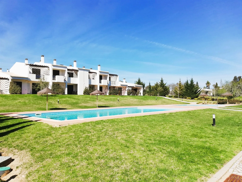 Apartment 2 bedrooms Refurbished near the beach Alvor - Alto Golf Portimão - sea view, terrace, garden, swimming pool, kitchen, fireplace, double glazing, equipped, air conditioning, terraces, garage