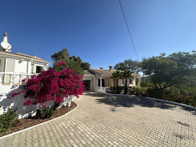 House 3 bedrooms Loulé (são Sebastião) - barbecue, garage, double glazing, air conditioning, central heating, fireplace