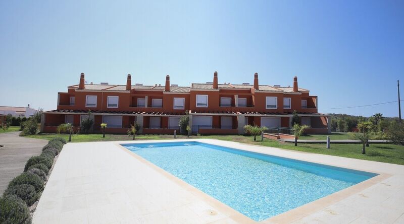 House nueva townhouse V3 Alcantarilha Silves - terrace, equipped, garden, automatic gate, garage, swimming pool, barbecue, balcony, solar panels, gated community, store room, fireplace, double glazing