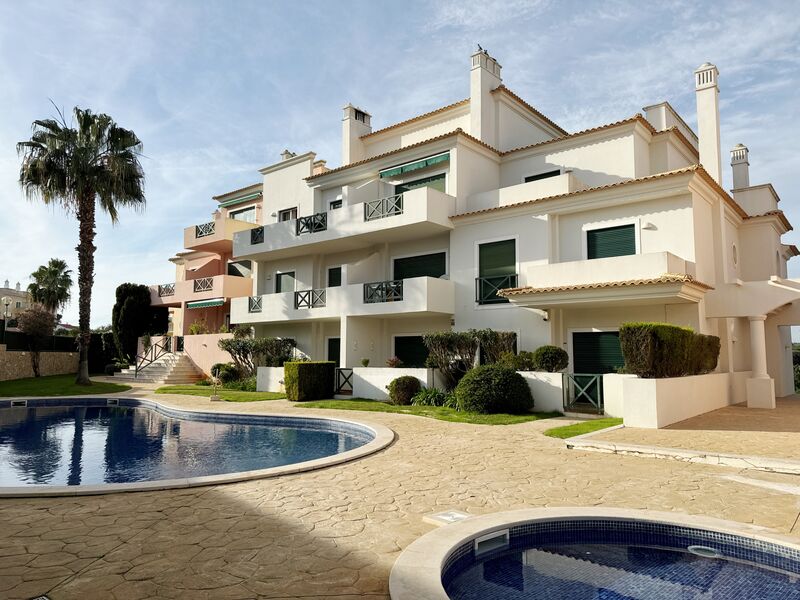 Apartment 2 bedrooms excellent condition Olhos de Água Albufeira - kitchen, store room, air conditioning, gardens, barbecue, fireplace, garage, parking space, terrace, condominium, swimming pool