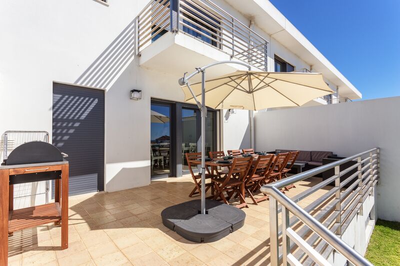 House 4 bedrooms Olhos de Água Albufeira - private condominium, sea view, balcony, garage, swimming pool, fireplace, terrace, garden, balconies, equipped kitchen