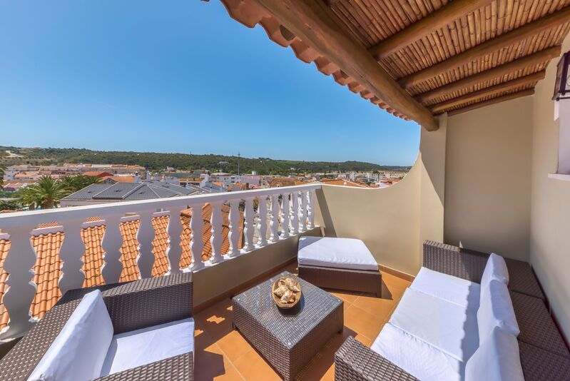House 3 bedrooms Semidetached in the center Silves - solar panel, double glazing, swimming pool, terrace, balcony, air conditioning, beautiful view, excellent location, beautiful views