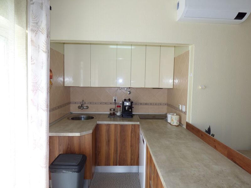 Apartamento T2 Renovado no centro Algoz Silves - arrecadação, salamandra, vidros duplos, 1º andar, varanda, sótão, cozinha equipada, ar condicionado